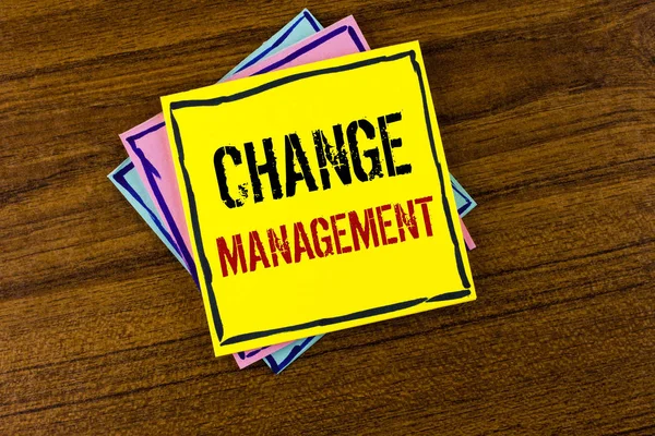 Writing note showing  Change Management. Business photo showcasing replace leaderships or People in charge Replacement written on Yellow Sticky Note Paper on the Wooden background. — Stock Photo, Image
