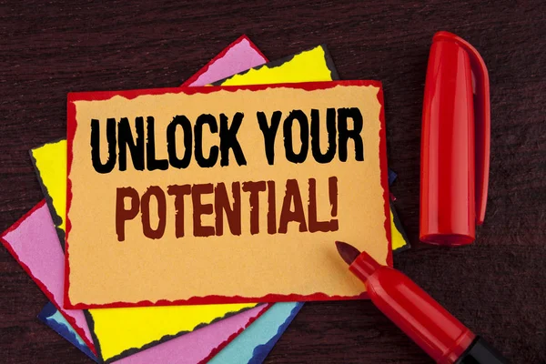 Conceptuele hand schrijven weergegeven: Unlock Your potentiële motiverende Call. Zakelijke foto presentatie van Reveal talent zaaien vaardigheden capaciteiten geschreven op notitie papier op houten achtergrond Marker. — Stockfoto