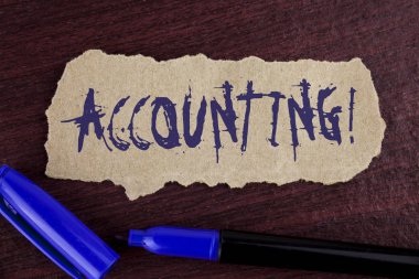 Muhasebe motivasyonel ara yazma el yazısı metin. İç ses motive hesap kendini ahşap arka plan Marker yanında üzerinde gözyaşı karton kağıt parçası üzerinde yazılı anlam kavramı.