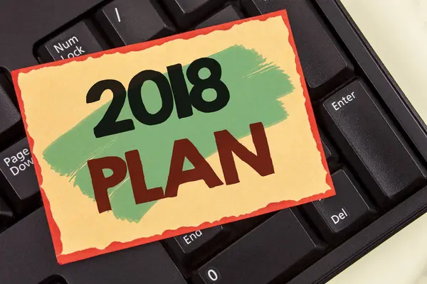 Escribir nota mostrando Plan 2018. Foto de negocios mostrando ideas desafiantes Objetivos para la motivación de Año Nuevo para comenzar —  Fotos de Stock
