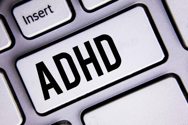 Sinal de texto mostrando Adhd. Foto conceitual Aprendizagem facilitada para crianças que não ensinam mais uma tarefa difícil escrita na chave de teclado branco com espaço de cópia. Vista superior . — Fotografia de Stock