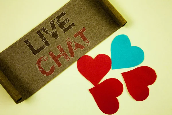 Tekst bord toont Live Chat. Conceptuele foto gesprek op de Multimedia mobiele internetcommunicatie. Concept voor informatie — Stockfoto