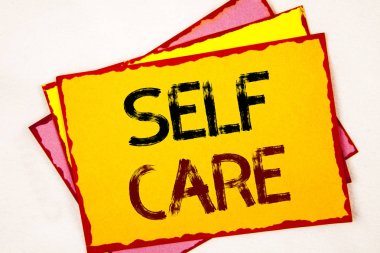 Kavramsal el öz bakım gösterilen yazma. Kendinize verin koruma vitrine iş fotoğraf tek tek kontrol kontrol. Kavram bilgi için