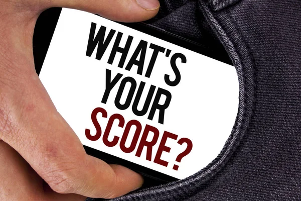 Handgeschreven tekst wat Is uw Score vraag. Begrip betekenis vertellen persoonlijke individuele Rating gemiddelde resultaten geschreven op mobiele scherm bedrijf in de Hand op Jeans achtergrond. — Stockfoto