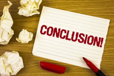 Word metin sonuç motivasyonel ara yazma. Inspirational quotes ahşap arka plan Marker kağıt topları yanında gözyaşı not defteri kağıda yazılı ile bir hikaye için iş kavramı