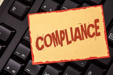 Word metin yazma uyumluluk. İş kavramı teknoloji şirketi için standart düzenlemeler yapışkan not kağıdına yazılı siyah klavye üzerinde yerleştirilen politikasını ayarlar. Üstten Görünüm.