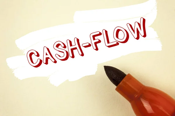 A kézírás szöveg írása a Cash-Flow. Koncepció, azaz virtuális mozgását a pénz, a vállalat pénzügyi osztály statisztika festett háttér Marker mellette írt. — Stock Fotó