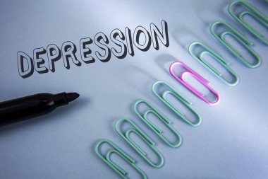 El yazısı metin depresyon. Uykusuz geçen düz mavi arka plan üzerinde ataç ve damgalı yanında yazılı anksiyete bozukluğu olması ile iş stresi anlam kavramı.