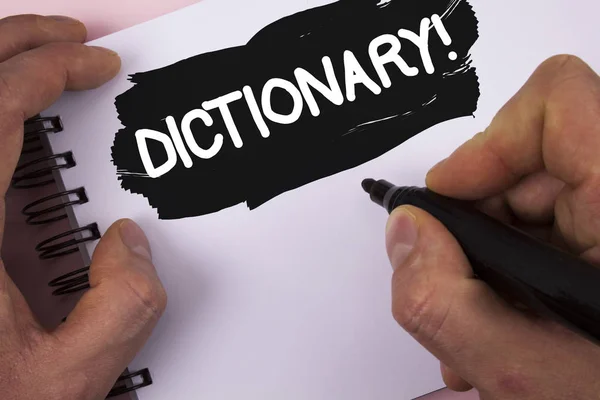 Εννοιολογική χέρι γραφή δείχνει λεξικό παρακινητικές κλήση. Επαγγελματίες φωτογραφία κείμενο μάθηση κάποιος άλλος vocabs και συνώνυμα από το βιβλίο γραμμένο από τον άνθρωπο σε ζωγραφισμένα στο Σημειωματάριο (Notepad) σε απλό φόντο δείκτη. — Φωτογραφία Αρχείου