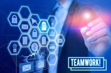 El yazısı metin yazarlığı, takım çalışması. Kavram, grubun birleşik eylemi anlamına gelir. Özellikle etkin ve etkin bir kadın en son akıllı aygıt kullanılarak resmi iş kıyafeti giyiyorsa..