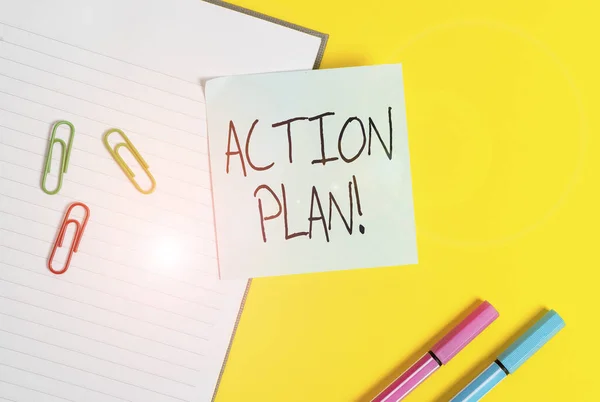 Word writing text action plan. Geschäftskonzept für vorgeschlagene Strategie oder Vorgehensweise für bestimmte Zeit leeres blaues Papier mit Leerzeichen-Büroklammern und Bleistiften auf dem gelben Tisch. — Stockfoto