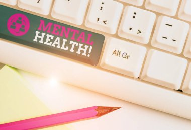 Ruh Sağlığını gösteren kavramsal el yazısı. İş fotoğraf vitrin onların psikolojik iyi beyaz arka plan üzerinde not kağıdı ile Beyaz pc klavye olma ile ilgili durum.