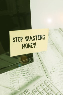 Kelime yazarlığı para israfını durdurur. Gösterme veya grup kaydetmeye başlamak için iş konsepti ve beyaz klavyenin yanındaki siyah bilgisayar monitörü ekranına bantlanmış bilgece not kağıdı kullanmak.