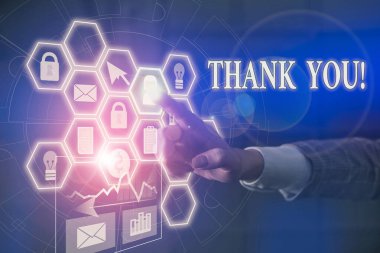 Teşekkür notu yazıyordum. Hediye servisine iltifat ederken kullanılan iş fotoğrafı gösterimi kibar ifadesi modern akıllı aygıtla resim ağı şeması.