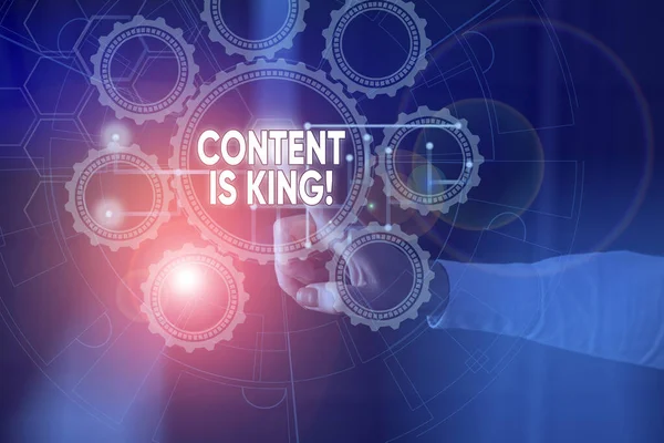 Rukopis Content Is King. Koncept znamená marketing zaměřené rostoucí viditelnost neplacené výsledky vyhledávání Obrázek fotosystém síťové schéma moderní technologie chytré zařízení. — Stock fotografie