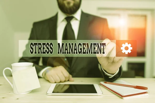 Handschrift tekst Stress Management. Concept betekenis methode van het beperken van stress en de effecten ervan door te leren manieren Mannelijke menselijke dragen formele kleding huidige presentatie gebruik maken van hi tech smartphone. — Stockfoto