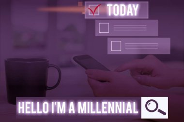 Hello I M A Millennial 'ı gösteren kavramsal el yazısı. Şimdiki yüzyılda genç yetişkinliğe erişildiğini gösteren iş fotoğrafı metni.