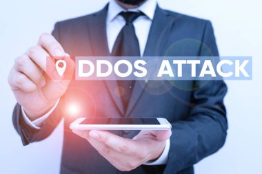Ddos Saldırısı 'nı gösteren kavramsal el yazısı. İş fotoğrafı suçlusu, kullanıcı için bir ağ kaynağını kullanılamaz hale getirmeye çalışıyor..