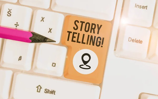 Parola di scrittura del testo Story Telling. Business concept per attività di scrittura di storie per la loro pubblicazione al pubblico Tastiera bianca pc con carta nota vuota sopra lo spazio di copia chiave di sfondo bianco . — Foto Stock