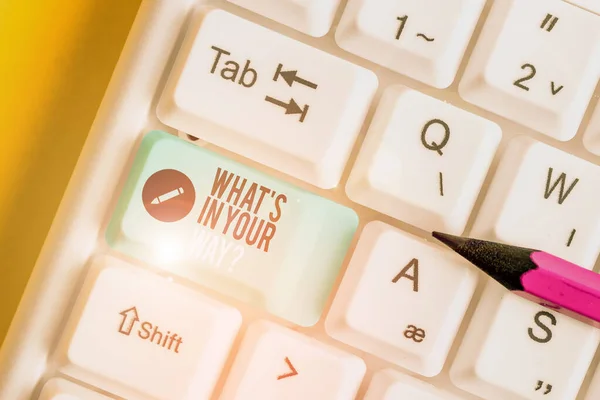 Signo de texto que muestra lo que S está en su camino pregunta. Foto conceptual que alguien necesita para una acción en particular Teclado de PC blanco con papel de nota vacío sobre el espacio de copia de clave de fondo blanco . —  Fotos de Stock