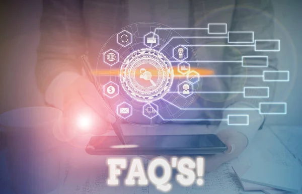 Handschrift tekst schrijven Faq S. Concept betekent lijst van vragen en antwoorden met betrekking tot een bepaald onderwerp Picture photo system network scheme modern technology smart device. — Stockfoto