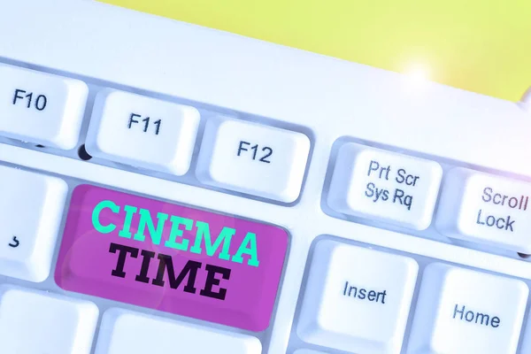 Ordskrivning text Cinema Time. Affärsidé för vilken underhållning sådan visar film planerad att starta White pc tangentbord med tom anteckning papper ovanför vit bakgrund nyckel kopiera utrymme. — Stockfoto