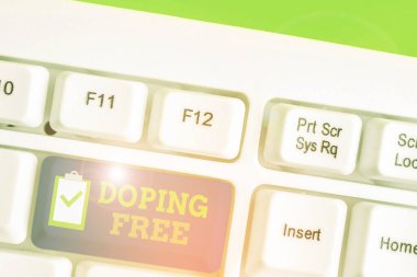 El yazısı metni Doping Free. Atletizmi yasal olmayan yollarla geliştirmek için herhangi bir madde kullanmadığı kanıtlandı..