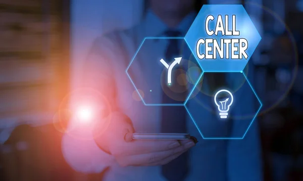 Palavra escrevendo texto Call Center. Conceito de negócio para um escritório no qual um grande número de chamadas telefónicas são tratadas . — Fotografia de Stock