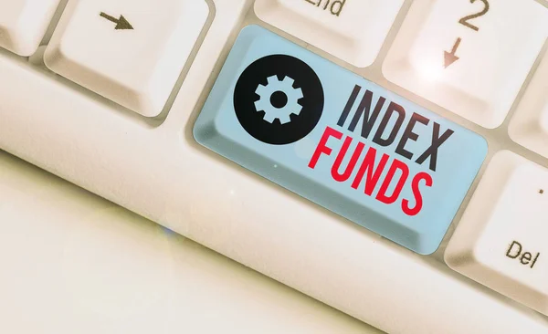 Handschrift tekst Index Fondsen. Begrip onderling fonds dat is opgebouwd om de aandelen van een marktindex te matchen. — Stockfoto