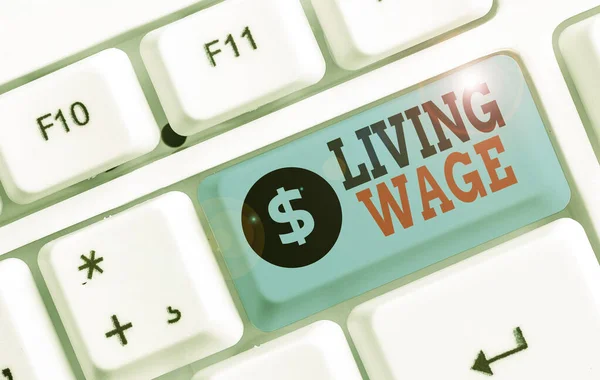Piszę notatkę z "Żywą płacą". Biznesowe zdjęcie pokazujące płacę, która jest wystarczająco wysoka, aby utrzymać normalny standard życia. — Zdjęcie stockowe