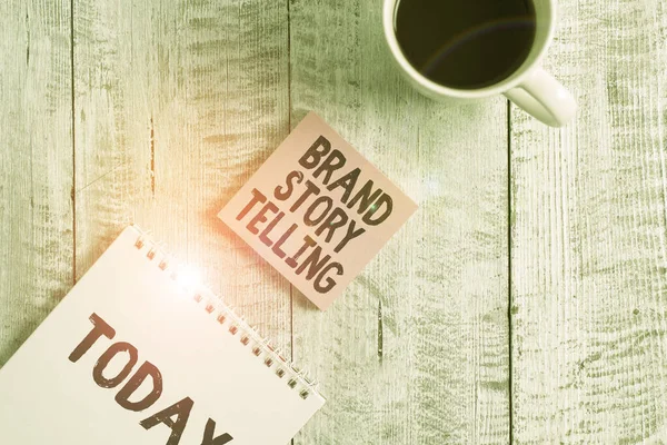 Tekst schrijven Brand Story Telling. Business concept voor Breathing Life into a Brand an Engaging Content Stationair geplaatst naast een kopje zwarte koffie boven de houten tafel. — Stockfoto