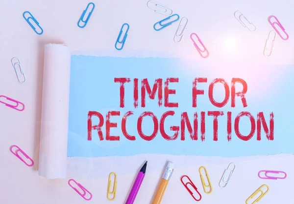 Writing note showing Time For Recognition. Business photo showcasing Acknowledgement Interval between Stimulus and Nature Stationary and torn cardboard placed above plain pastel table backdrop. — Stock Photo, Image
