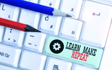 El yazısı metni Öğren Tekrar Et. Kavram demek, bir kez yaparsan kolay olur. Hızlı öğrenen hataları düzeltir..