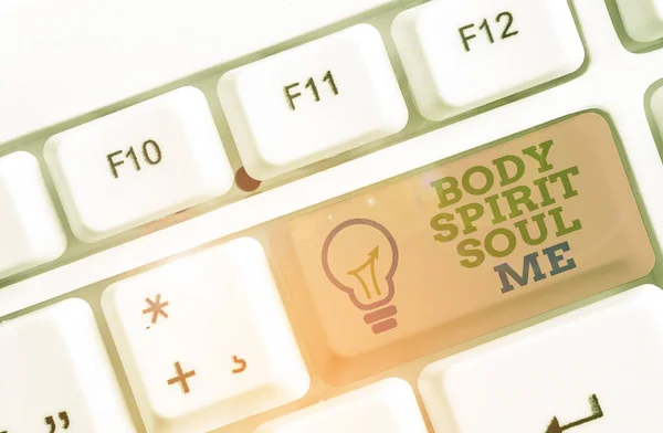 Sinal de texto mostrando Body Spirit Soul Me. Foto conceitual Equilíbrio pessoal Terapia Consciência estado de espírito . — Fotografia de Stock