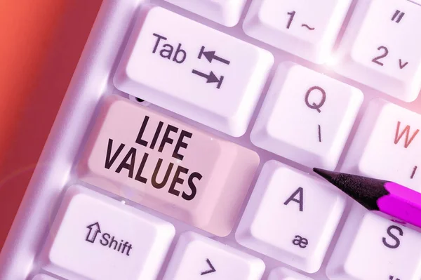 Texte d'écriture de mots Life Values. Concept d'affaires pour les choses que vous croyez sont importantes dans la façon dont vous vivez . — Photo
