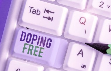 El yazısı, Doping Free. Atletizmi yasal olmayan yollarla geliştirmek için herhangi bir madde kullanmadığı kanıtlandı..