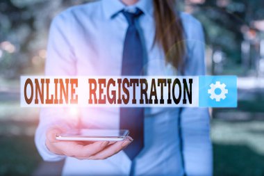 Çevrimiçi kayıt gösteren kavramsal el yazısı. İnternet İş Kadınları 'na üye olmak ya da kayıt olmak için iş fotoğrafı gösterme sistemi.