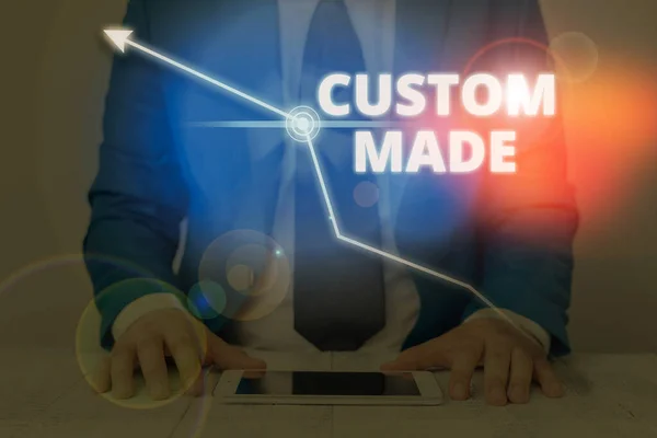 A Custom Made feliratot. Üzleti fotó bemutatása, hogy készül szerint valaki s különleges követelmények. — Stock Fotó