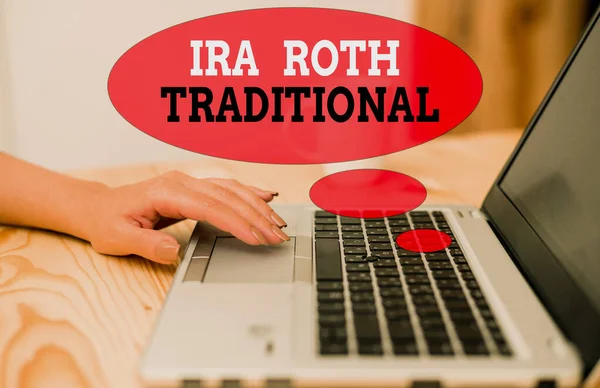 Handschrift tekst Ira Roth Traditional. Begrip betekenis zijn fiscaal aftrekbaar op zowel de staat als de federale. — Stockfoto