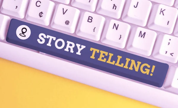 Scrivere una nota che mostra Story Telling. Business photo vetrina attività di scrittura storie per la loro pubblicazione al pubblico Tastiera pc bianco con carta nota sopra lo sfondo bianco . — Foto Stock