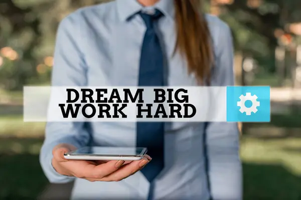 Konceptuell handstil som visar Dream Big Work Hard. Affärsfoto visa upp Tro på dig själv och följ drömmar och mål Affärskvinna i skjorta med bärbar dator och mobiltelefon. — Stockfoto