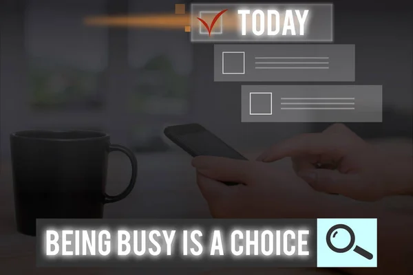 Fogalmi kézírás mutatja, hogy elfoglalt egy választás. Üzleti fotó szöveges élet a prioritásokról Rendezd el a teendőid listáját. — Stock Fotó