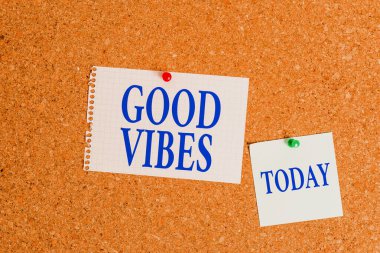 El yazısı Good Vibes. Kavram demek, mantar pano renk boyutu raptiye raptiye raptiye pano uyarı panosu tarafından verilen olumlu duygular için argo ifade anlamına gelir.