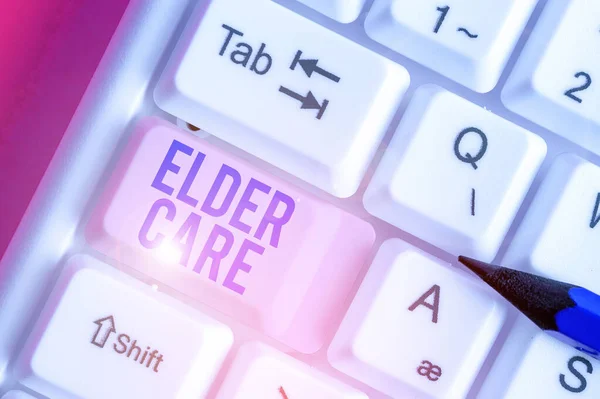 Elyazısı Elder Care. Kavram, tıbbi sorunlarda yardıma ihtiyacı olan yaşlıların bakımı anlamına gelir.. — Stok fotoğraf