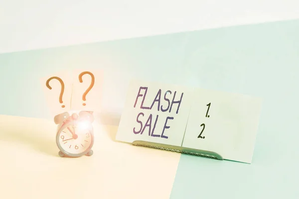 Writing note showing Flash Sale. Business photo showcasing a sale of goods at greatly reduced prices at a short period Alarm clock beside a Paper sheet placed on pastel backdrop. — 图库照片