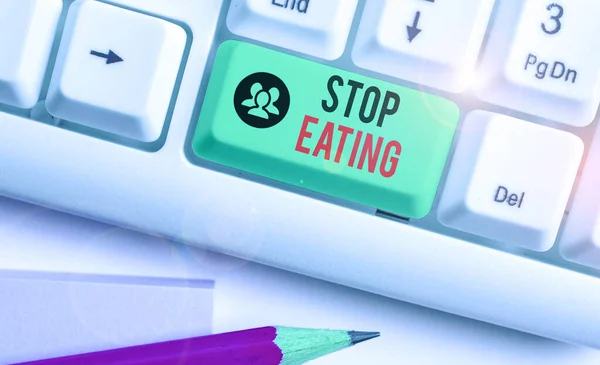 Skriva lapp som visar Sluta äta. Företagsfoto visa upp upphöra aktiviteten att sätta eller ta mat i munnen. — Stockfoto
