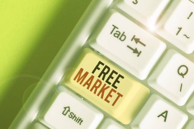 Serbest Ders 'i gösteren not yazılıyor. İhtiyacınız olan ders serisi ya da öğretim becerileri iş fotoğrafı serisi.