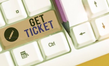 Get Ticket 'ı gösteren bir not yazıyorum. Bir olaya girilmesine izin veren ya da gösterilen bir kağıt çıktısına sahip olmak için iş fotoğrafı gösterimi.