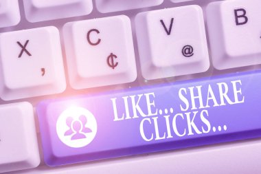 Kelime yazma metni Paylaşım Tıklama gibi. İçerik Pazarlaması için iş konsepti Bağlantı Sosyal Medya Beyaz pc klavyesini beyaz arkaplan anahtar alanının üzerinde boş not kağıdı ile artırma.