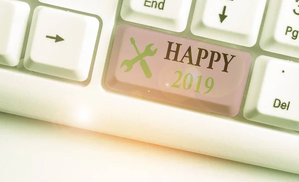 Notatka przedstawiająca Happy 2019. Pokazywanie zdjęć biznesowych pokazujących lub powodujących przyjemność lub satysfakcję w 2019 r.. — Zdjęcie stockowe